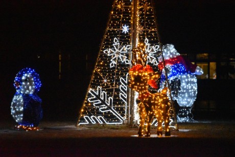 Újabb adventi installációkkal bóvült az Ős-sziget a Csónakázó tavon